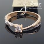 Auksinis žiedas su akmenukais