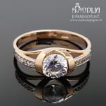 Auksinis žiedas su akmenukais