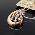 Auksinis pakabukas su akmenukais