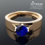 Auksinis žiedas su akmenukais