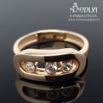 Auksinis žiedas su akmenukais