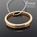 Raudono aukso žiedas su briliantų eilute