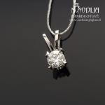 Balto aukso pakabukas su briliantu