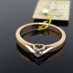 Auksinis žiedas su akmenukais ir širdele