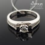 Balto aukso žiedas su deimantais