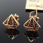 Auksiniai auskarai Deimanto formos