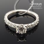 Su briliantais balto aukso žiedas