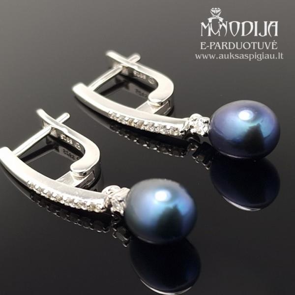 Kabantys sidabriniai auskarai su juodais perlais