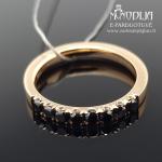 Auksinis žiedas su juodais deimantais