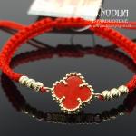 Auksinė apyrankė su raudonu dobiliuku