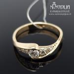 Geltono aukso žiedas su briliantais