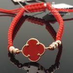 Su raudonu dobiliuku auksinė apyrankė