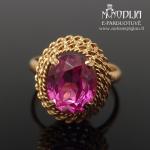 Auksinis žiedas su raudona akute