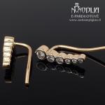 Kabantys auksiniai auskarai su briliantais