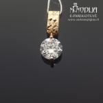 Auksinis pakabukas su balta akute