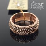 Auksinis žiedas su juodomis akutėmis