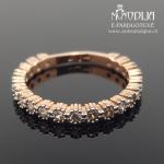 Auksinis žiedas su akmenukais