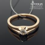 Raudono aukso žiedas su briliantu