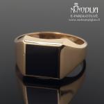 Vyriškas auksinis žiedas su juoda akute