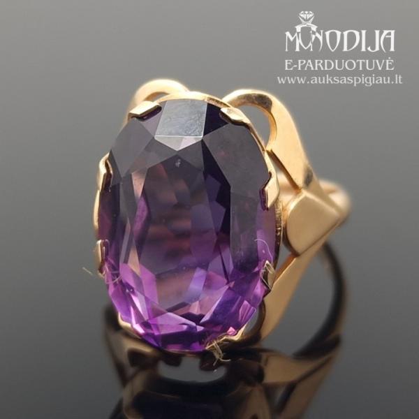 Auksinis žiedas su violetine akute