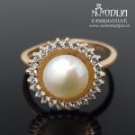 Auksinis žiedas su perlu