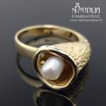 Geltono aukso žiedas su perlu