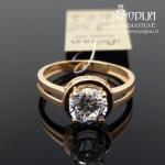 Auksinis žiedas su balta akute