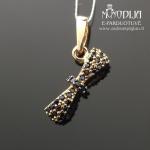 Auksinis pakabukas su akutėmis