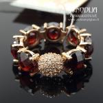 Auksinis žiedas su granato akutėmis