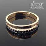 Auksinis žiedas su juodais akmenukais