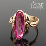 Auksinis žiedas su raudona akute