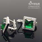 Sidabriniai auskarai su žaliomis akutėmis