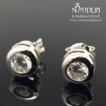 Sidabriniai auskarai su baltomis akutėmis