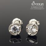 Sidabriniai auskarai su baltomis akutėmis