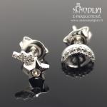 Sidabriniai auskarai su baltomis akutėmis