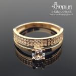 Dvigubas auksinis žiedas su baltais akmenukais