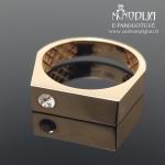 Vyriškas auksinis žiedas su akute