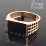 Vyriškas auksinis žiedas su akmenuku