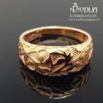 Auksinis graviruotas žiedas