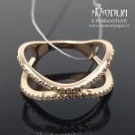 Auksinis žiedas su baltais briliantais