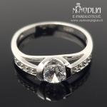 Balto aukso žiedas su akutėmis