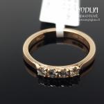 Auksinis žiedas su baltais briliantais