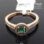 Auksinis žiedas su briliantais ir smaragdu