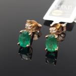 Auksiniai auskarai su briliantais ir smaragdais