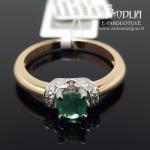 Auksinis žiedas su briliantais ir smaragdu