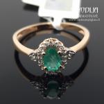 Auksinis žiedas su briliantais ir smaragdu