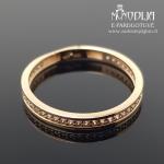 Auksinis žiedas su baltomis akutėmis