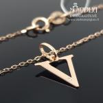 Auksinė grandinėlė su raidele V ir briliantu