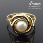 Geltono aukso žiedas su perlu