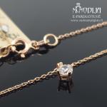 Auksinė grandinėlė su balta akute